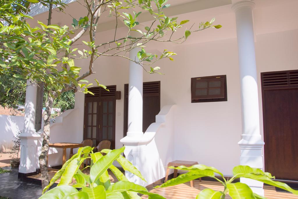 Garden Inn มิริสซา ภายนอก รูปภาพ